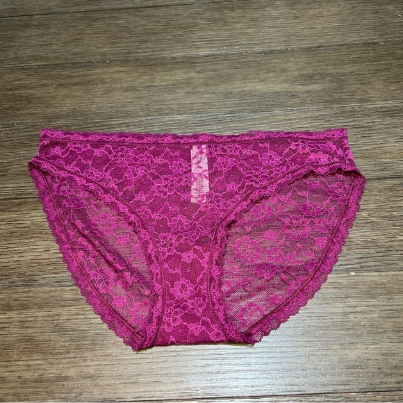 VICTORIA'S SECRET VERY SEXY VS High Leg Bikini Panty Purple Lace Medium NWT - Picture 1 of 10